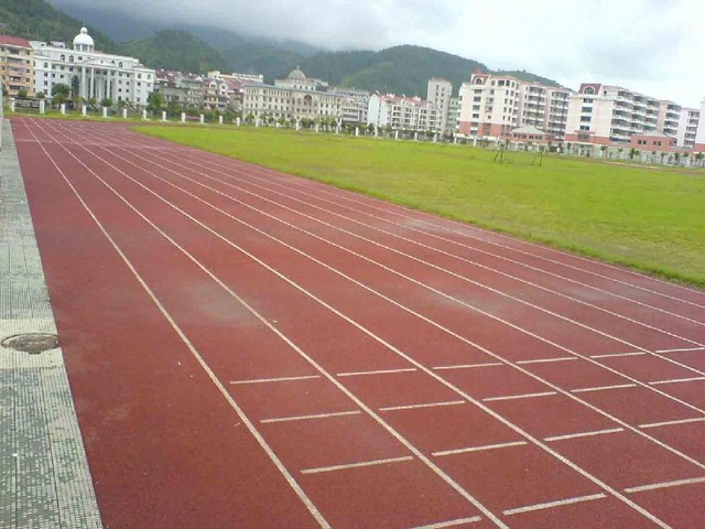 橡膠跑道怎樣才能分析質(zhì)量標(biāo)準(zhǔn)？
